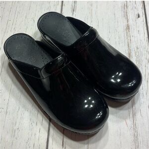 Dansko Clogs. 38